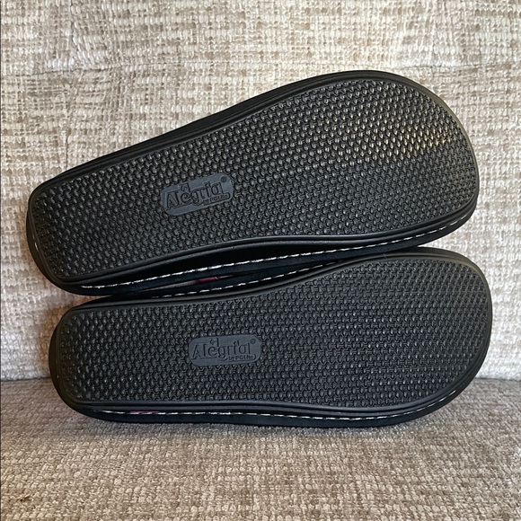 Alegria Leather Artsy Rainbow Multicolor Floral Heart Ergonomic Sandals, EU 38 - Picture 10 of 14